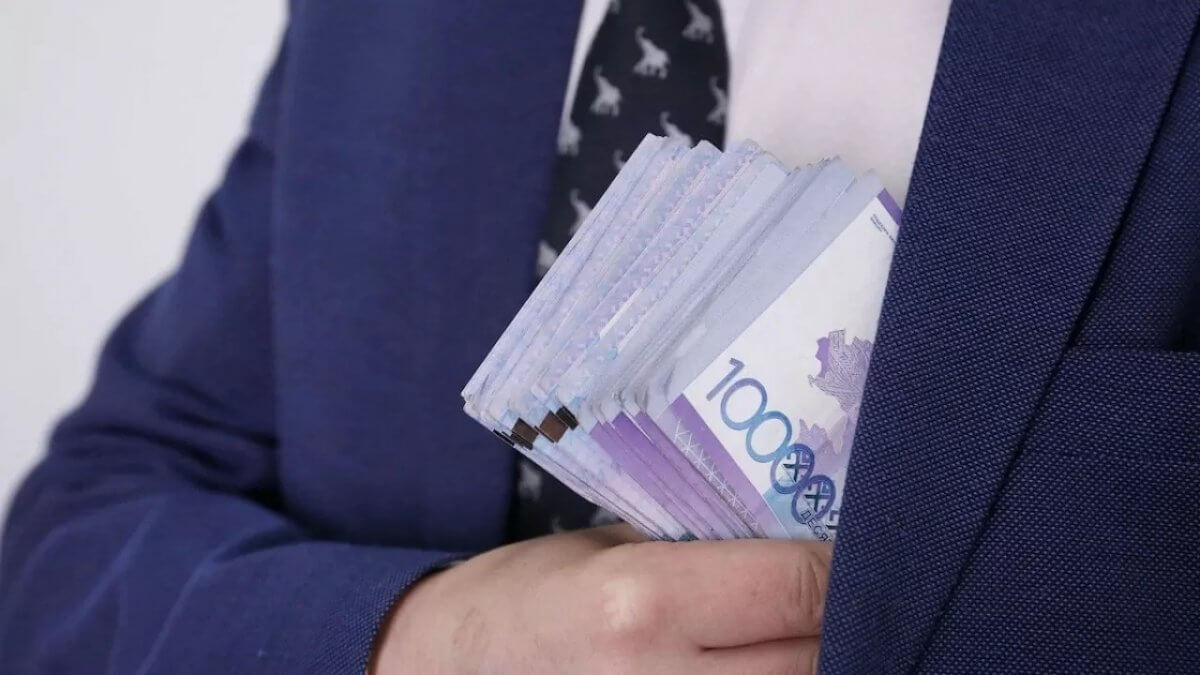 Астанада мемлекеттік кірістер департаментінің бөлім басшысы 20 млн теңге пара алған
