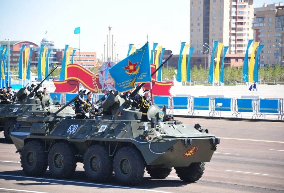 Казахстан снова отказался от проведения военного парада
