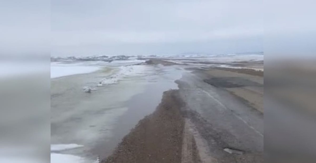 Трассы затопило в трех областях Казахстана