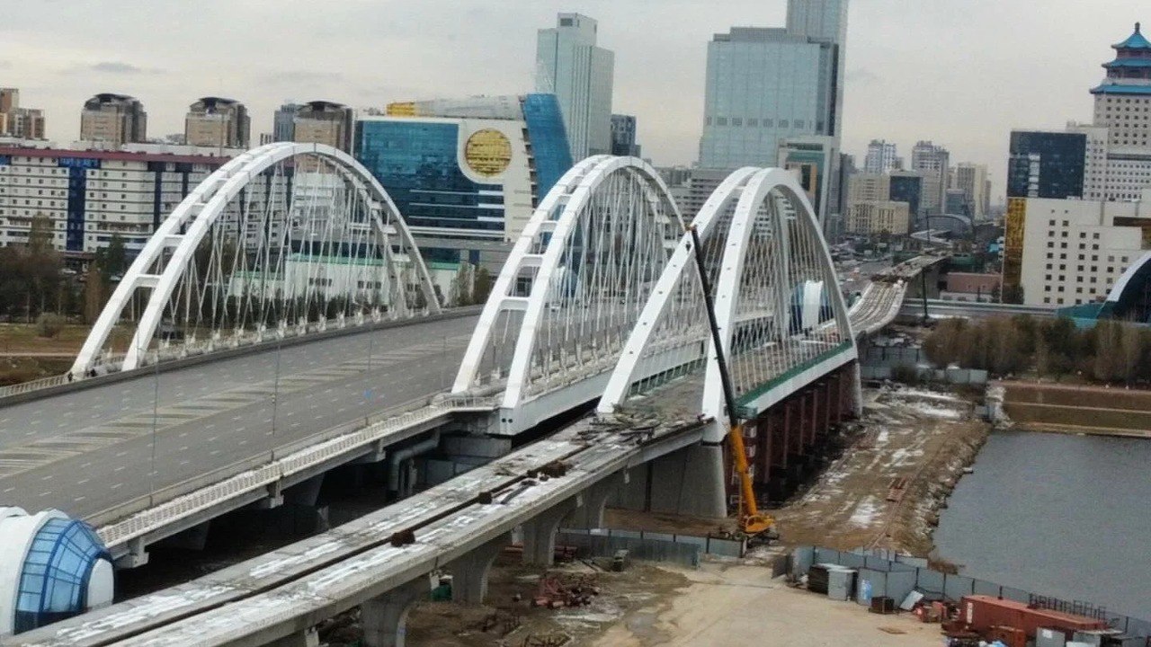 В Астане завершено строительство моста LRT