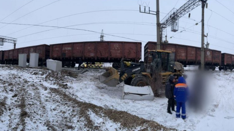 Водитель погрузчика погиб в ДТП с электровозом в Экибастузе