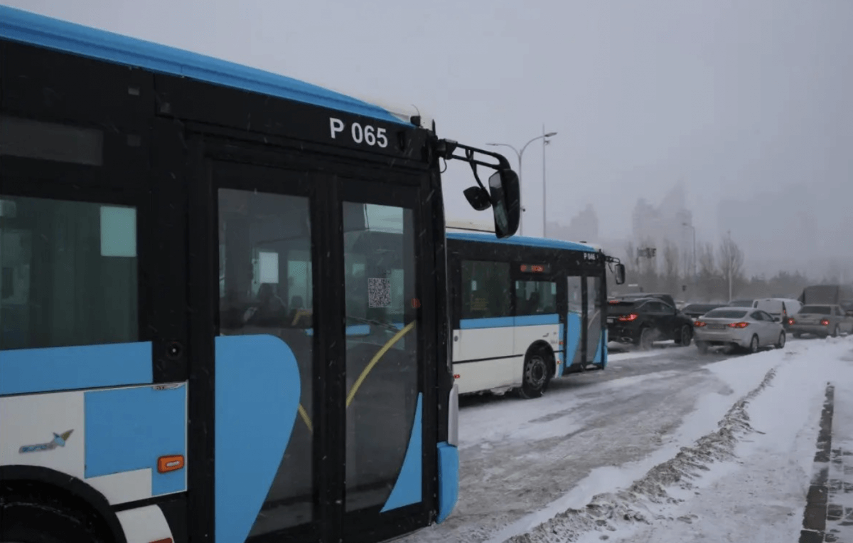 В Астане приостановлено движение пригородных автобусов