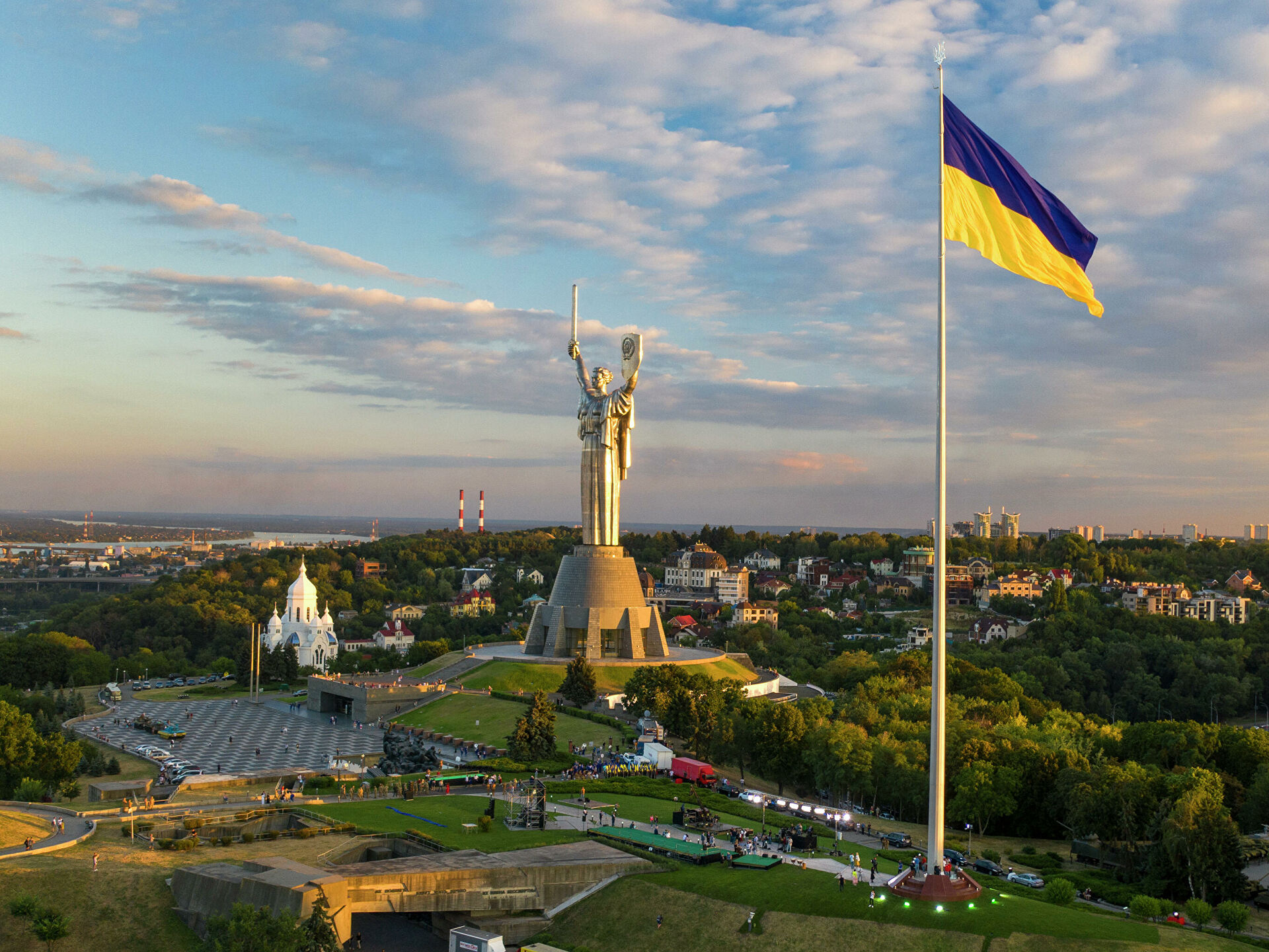 Более 1,5 тысячи казахстанцев находятся в Украине