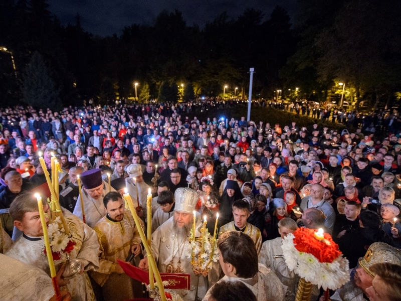 Пасхальная ночь в церкви