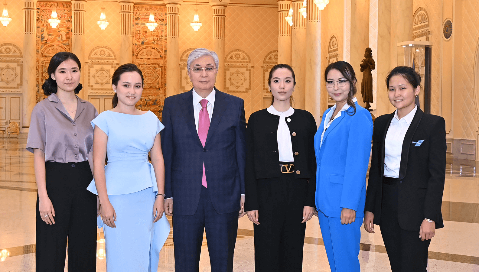 Фото жены президента токаева. Семья Токаева президента Казахстана. Токаев президент с женой. Токаев президент Казахстана жена. Токаев президент Казахстана сейчас.