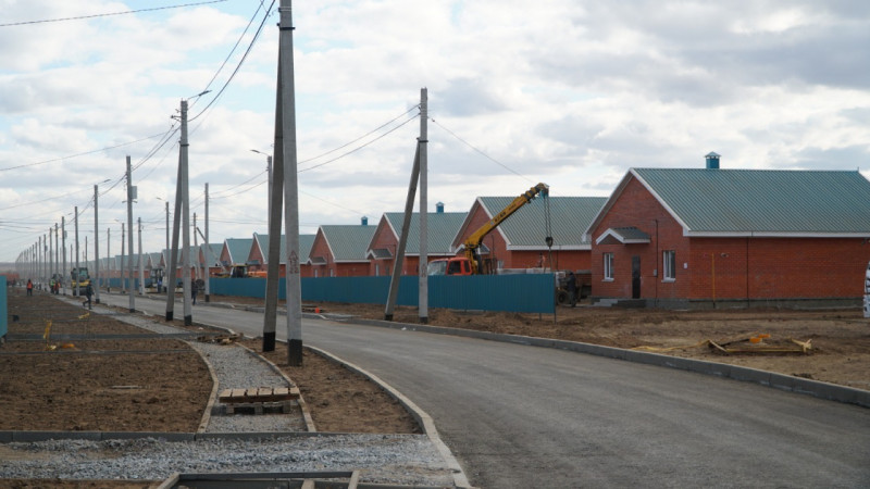 Пострадавшим в пожаре аулиекольцам вручают ключи от новых домов