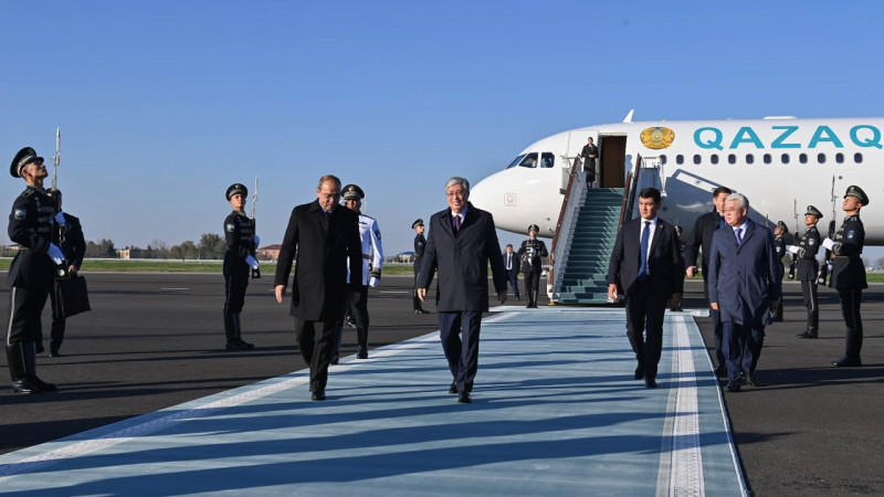 Токаев прилетел в Самарканд