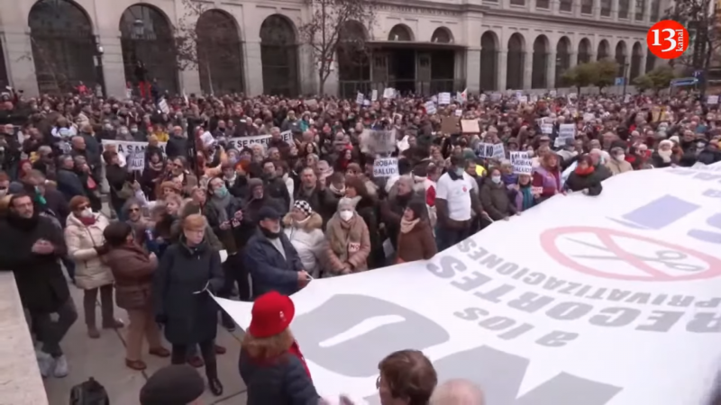 Десятки тысяч медиков протестуют в Мадриде