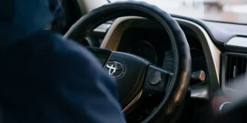 Көлікті 5 минуттан артық қыздырғаны үшін айыппұл салу заңда жоқ болып шықты
