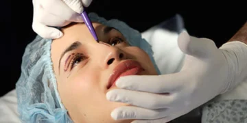 17 жастағы қыз пластикалық отадан кейін көз жұмды