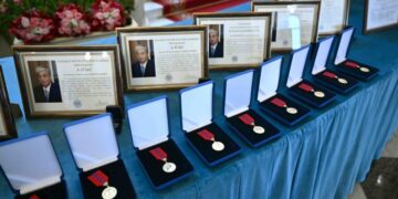Токаев вручил награды сотрудникам силовых структур