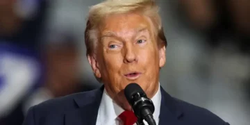 Трамп приостановил военную помощь США для Украины