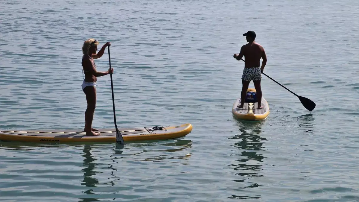 Девушку на SUP-борде унесло в Каспийское море