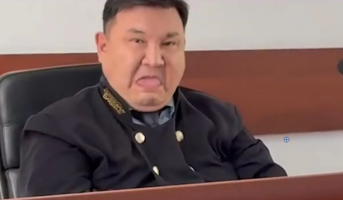Шымкентте журналистке тілін шығарған судьяның басы дауға қалды