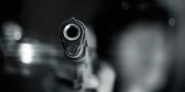 «Қазақмыс» күзетшісі әріптесін аузынан тапаншамен атқан: полиция желідегі ақпаратқа пікір білдірді