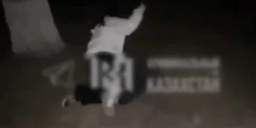 Атырауда кәмелетке толмаған қыз қатарласын аяусыз ұрып-соғып, тепкінің астына алған