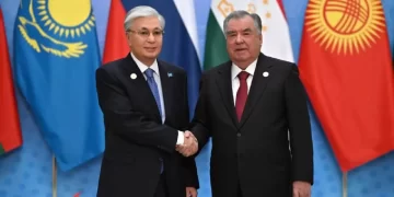 Токаев прибыл во Дворец наций в Душанбе