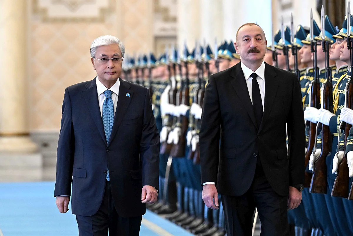 Президента Азербайджана торжественно встретили в Акорде