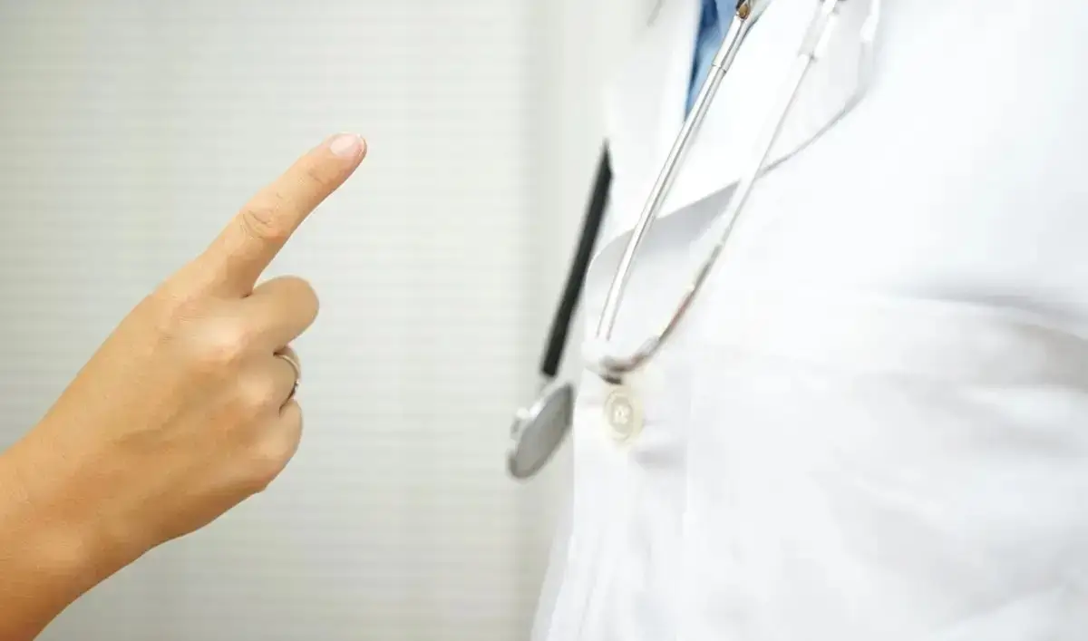 Қазақстанда дәрігерге қол көтергендер 12 жылға дейін сотталуы мүмкін
