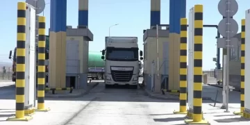 Пробка из грузовиков образовалась на границе Казахстана и Кыргызстана