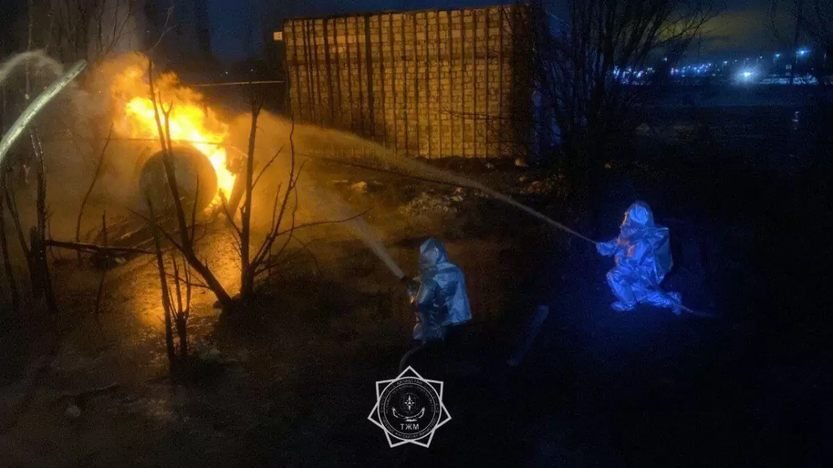 Взрыв произошел в Актобе: загорелась автозаправка