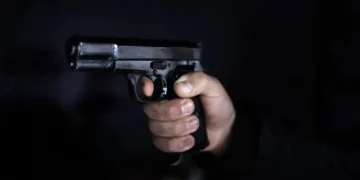 В мужчину стреляли во дворе собственного дома в Атырауской области