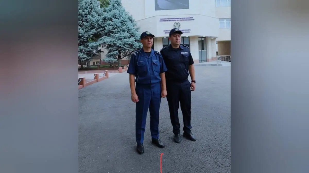 «Ауыр эмоционалды күйде болған»: Алматыда ер адам 16-қабаттан секіріп кете жаздады