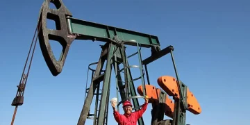 Қазақстандағы мұнайшылардың орташа айлығы 1,2 млн теңгеге жетті