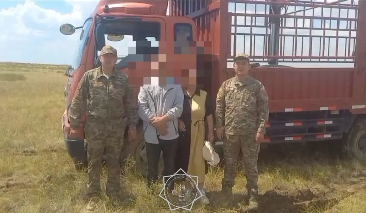 Ехали из Астаны в Жезказган: двух граждан Китая спасли в степи области Улытау