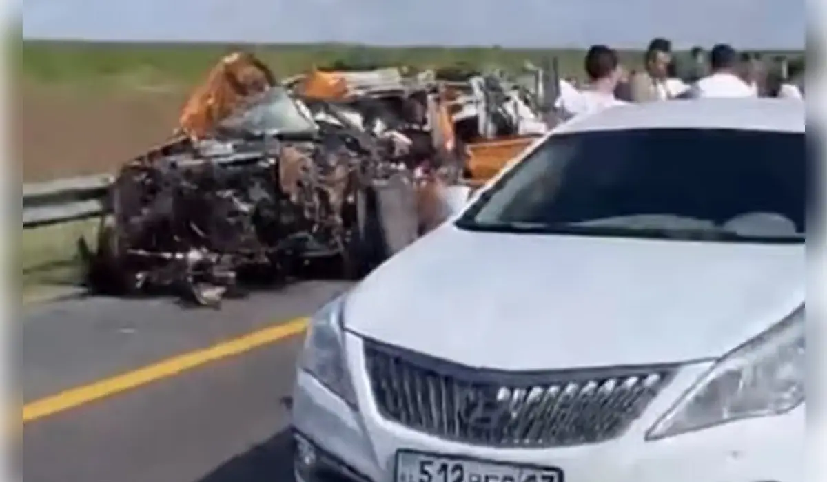 Жеңіл көлік пен жүк көлігі соқтығысып, екі адам көз жұмды