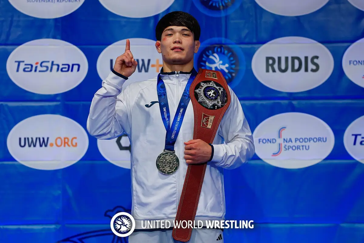 Казахстанские борцы завоевали четыре медали на чемпионате мира