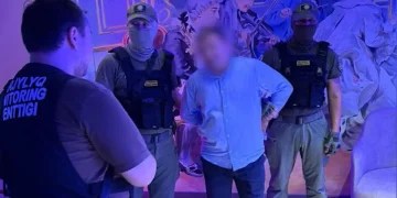 В Казахстане у участников дропперской сети изъяли $50 тысяч, криптовалюту и оружие
